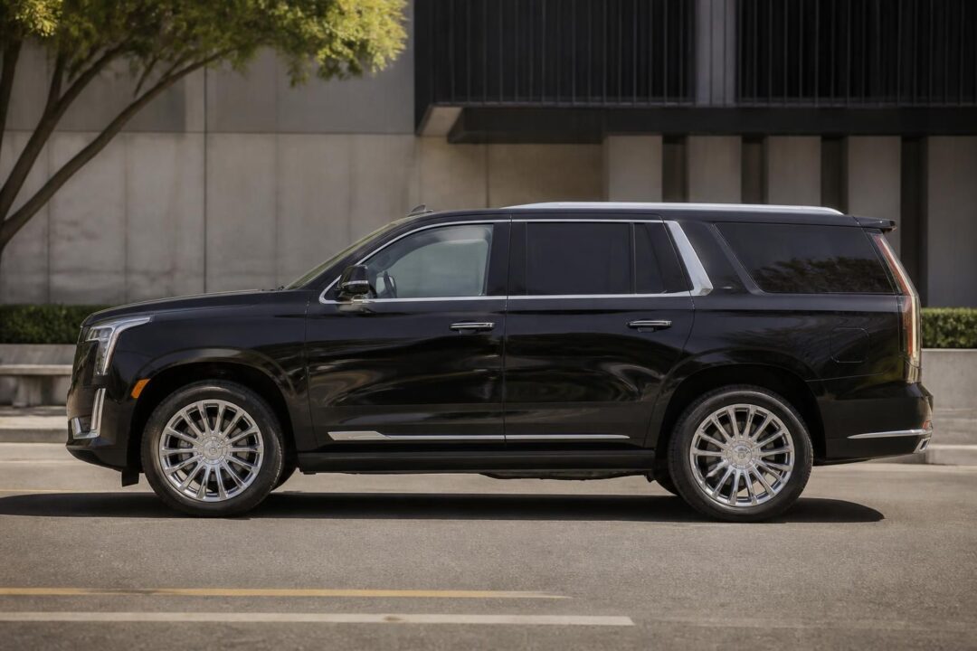 entdecken sie die genauen maße und das gewicht des cadillac escalade, dem beeindruckenden full-size-suv, in detaillierten zahlen und fakten.